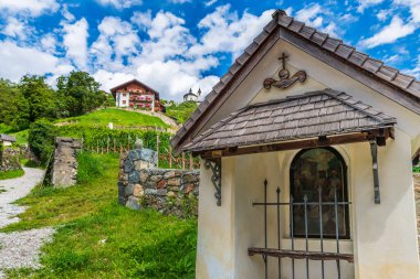 Chiusa şehri, Klausen Kuzey İtalya 'daki Güney Tyrol dağlarında yer almaktadır..