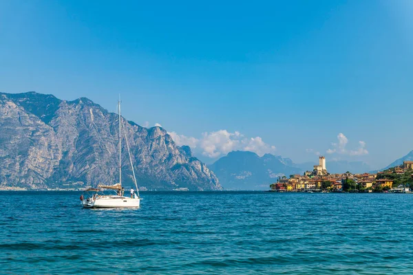 Vista Panoramica Sul Lago Garda Nel Nord Italia — Foto Stock
