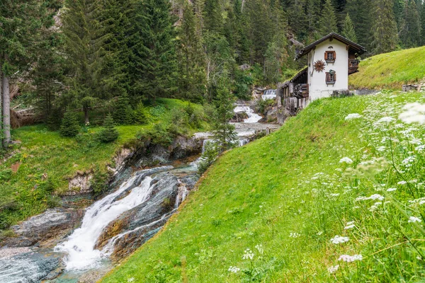 Widok Sappada Okresie Letnim Włochy — Zdjęcie stockowe