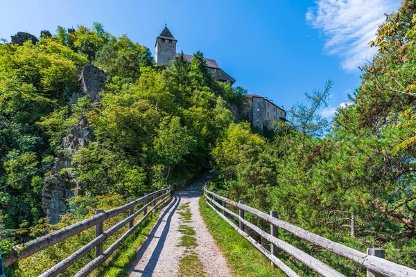 Chiusa Stad Klausen Ligger Bergen Sydtyrolen Norra Italien — Stockfoto