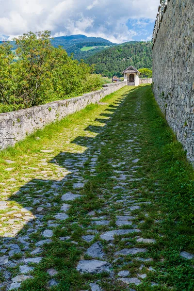 Chiusa Cidade Klausen Localizado Montanhas Sul Tirol Norte Itália — Fotografia de Stock