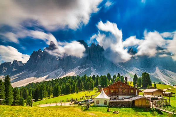 Idylická Letní Krajina Horách Itálie Domy Santa Maddalena Village — Stock fotografie
