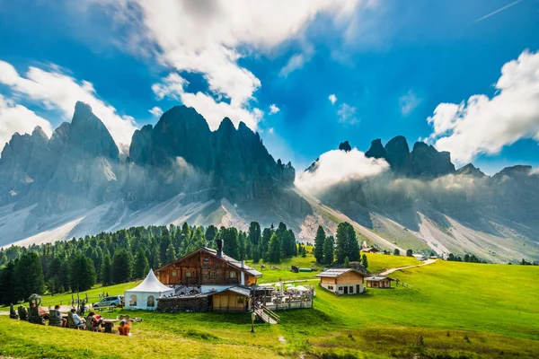 Idylická Letní Krajina Horách Itálie Domy Santa Maddalena Village — Stock fotografie