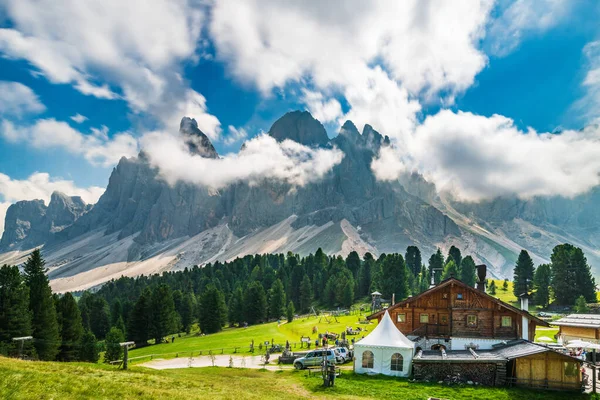 Idylická Letní Krajina Horách Itálie Domy Santa Maddalena Village — Stock fotografie