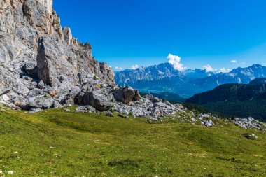 Ulusal park, taşlı yürüyüş manzarası, beş kule, Dolomitler Alp Dağları