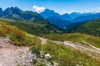 Ulusal park, taşlı yürüyüş manzarası, beş kule, Dolomitler Alp Dağları