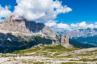 Dolomitler 'in Alp Dağları' nda doğa yürüyüşü