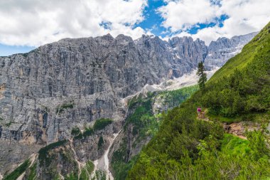 Sorapis Gölü ve yeşil İskoçya, İtalya
