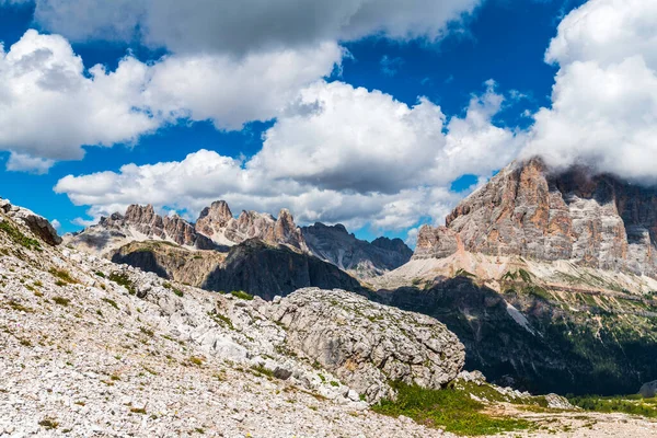 Parque Nacional Senderismo Paisaje Con Piedras Cinco Torres Alpes Dolomitas — Foto de Stock