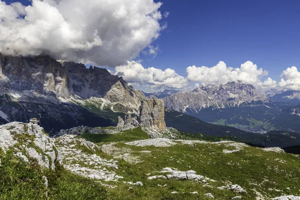 Parque Nacional Caminhadas Paisagem Com Pedras Cinco Torres Dolomitas Alpes — Fotografia de Stock