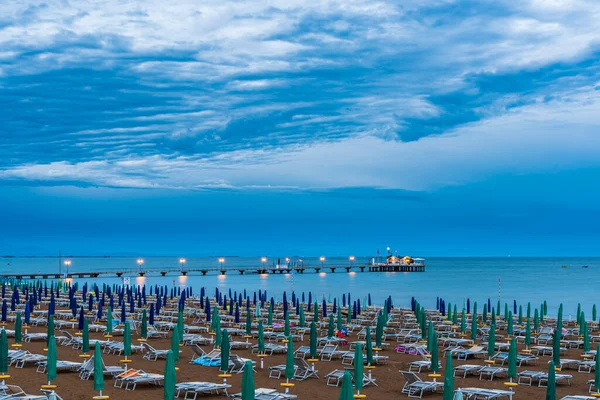 Lignano Pineta ชายหาดและว วทะเล งหว Udine ตาล — ภาพถ่ายสต็อก