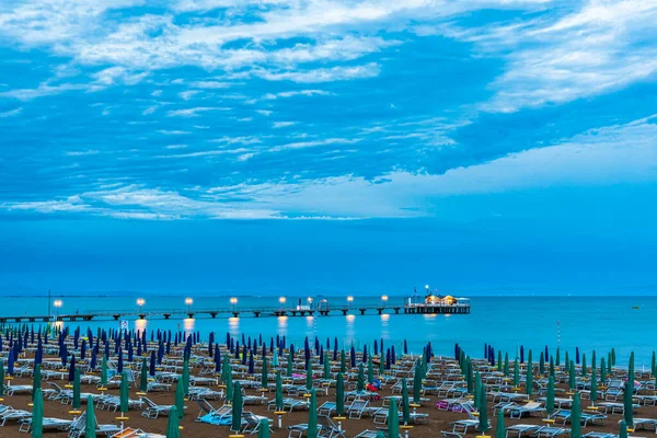 Lignano Pineta ชายหาดและว วทะเล งหว Udine ตาล — ภาพถ่ายสต็อก