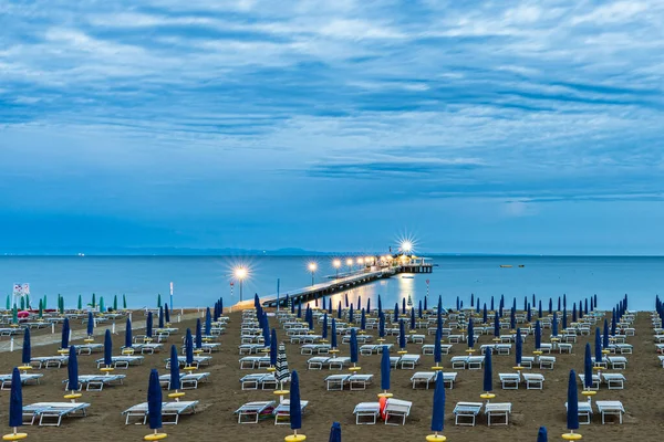 Lignano Pineta ชายหาดและว วทะเล งหว Udine ตาล — ภาพถ่ายสต็อก