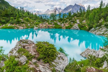 Sorapis Gölü ve yeşil İskoçya, İtalya