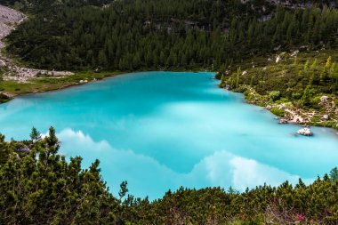 Sorapis Gölü ve yeşil İskoçya, İtalya