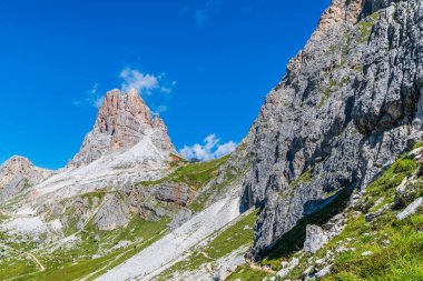 Doğa dağlarda, yürüyüş yapan Dolomitler Alp Dağları