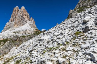 Doğa dağlarda, yürüyüş yapan Dolomitler Alp Dağları