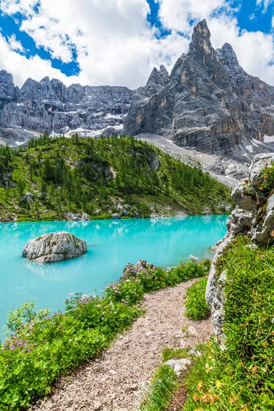 Lago Sorapis Planalto Verde Itália — Fotografia de Stock