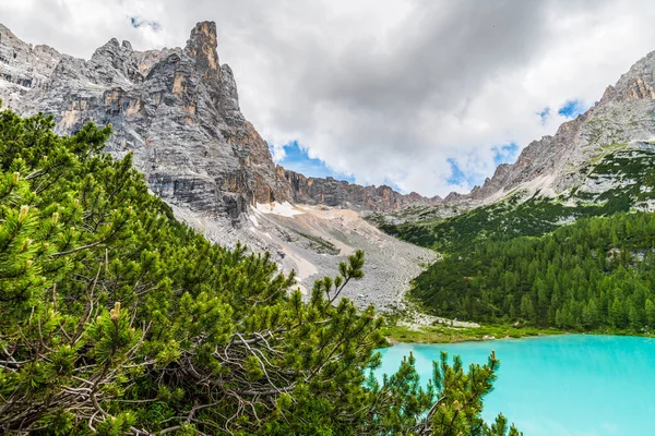 Lago Sorapis Planalto Verde Itália — Fotografia de Stock