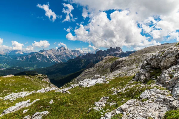 夏天的自然 白云石高山 — 图库照片