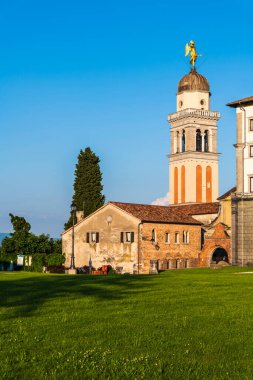 Gündüz vakti Udine şehir manzarası, İtalya