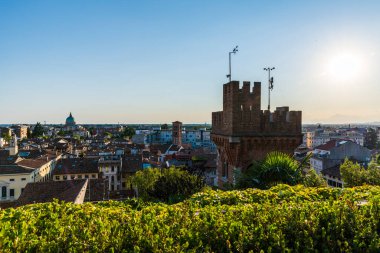 Gündüz vakti Udine şehir manzarası, İtalya