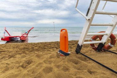 Lignano Pineta Sahili ve deniz manzarası, Udine ili, İtalya 