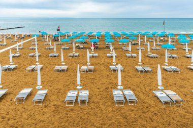Lignano Pineta Sahili ve deniz manzarası, Udine ili, İtalya 