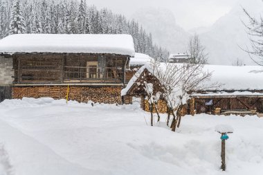 İtalya 'da kış aylarında Sappada manzarası 