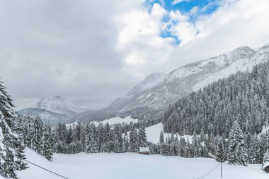 İtalya 'da kış aylarında Sappada manzarası 