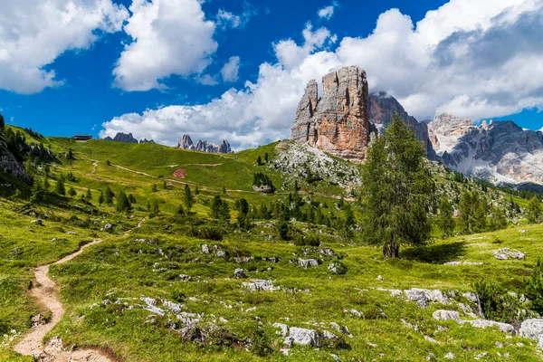 Doğa Dağlarda Milli Parkta Yürüyüş Yapan Dolomitler Alp Dağlarında — Stok fotoğraf