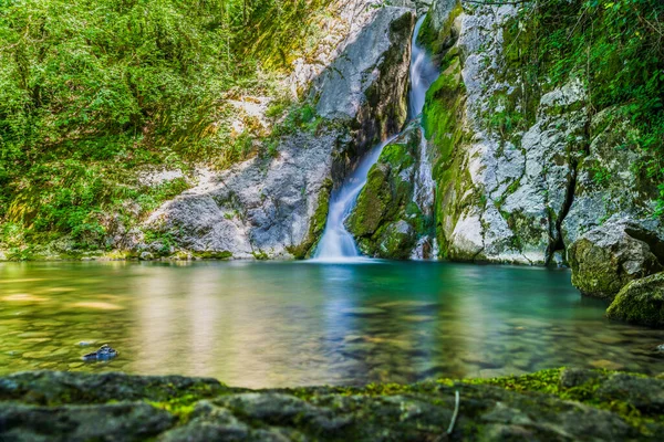 Scène Nature Avec Cascade Des Hautes Terres Forêt Italie — Photo