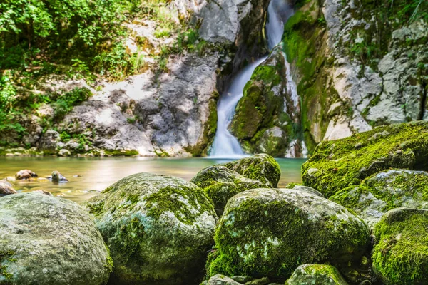 Naturszene Mit Hochland Wasserfall Wald Italien — Stockfoto