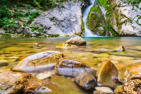 Natuur Scene Met Hoogland Waterval Bos Italië — Stockfoto