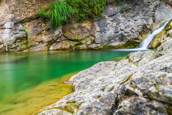Natuur Scene Met Hoogland Waterval Bos Italië — Stockfoto