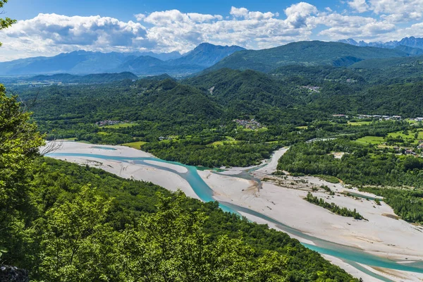 İtalya, Friuli-Venezia Giulia, Udine Bölgesi, Ragogna, Tagliamento Nehri, Ragogna Dağı.