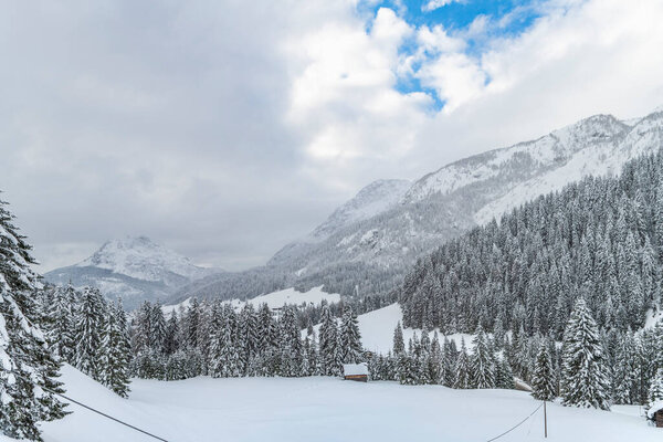 Вид Саппады в зимнее время, Италия 