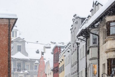 Kışın Brunico şehri, İtalya