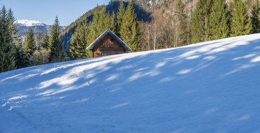 İtalya 'da Saisera Vadisi kış manzarası 