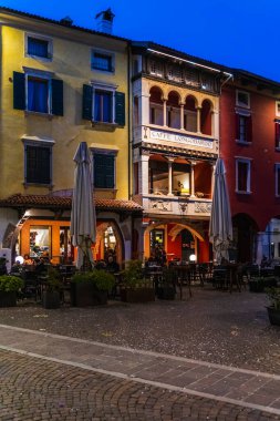 Cividale del Friuli, İtalya 'nın akşam manzarası. 