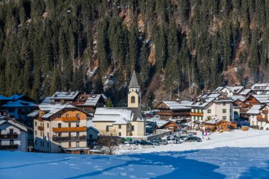 İtalya 'da kış aylarında Sappada manzarası 
