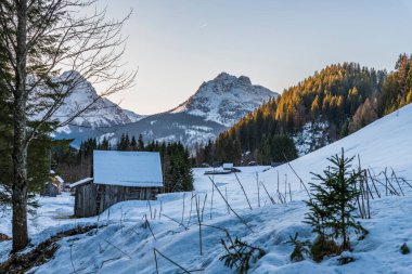 İtalya 'da kış aylarında Sappada manzarası 