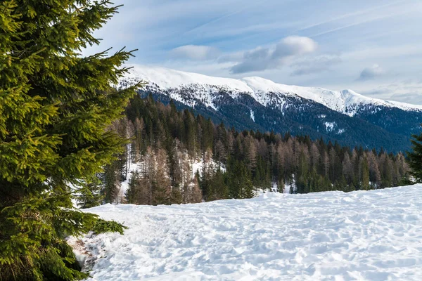 Kreuzberg Winterlandschaft Italien — Stockfoto