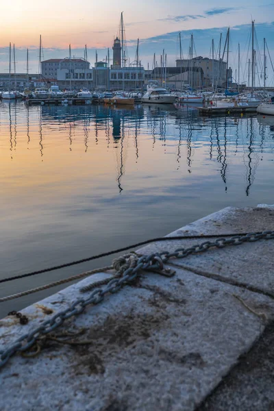 Atardecer Cielo Sobre Mar Ciudad Trieste Ciudad Portuaria Friuli Venezia — Foto de Stock