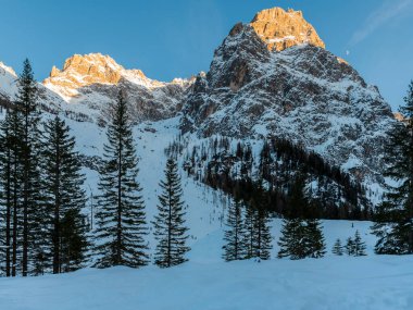 Karlı dağlık doğa manzarası, Sesto, İtalya