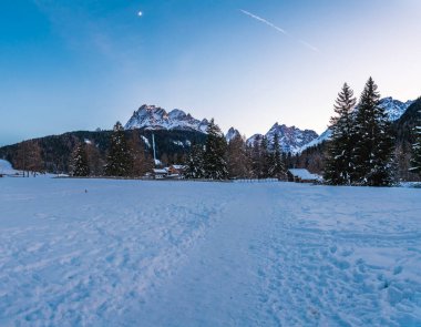 Karlı dağlık doğa manzarası, Sesto, İtalya