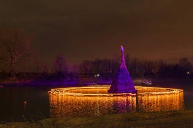 Tagliamento Nehri 'nde geleneksel şenlik ateşi