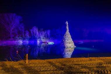Tagliamento Nehri 'nde geleneksel şenlik ateşi