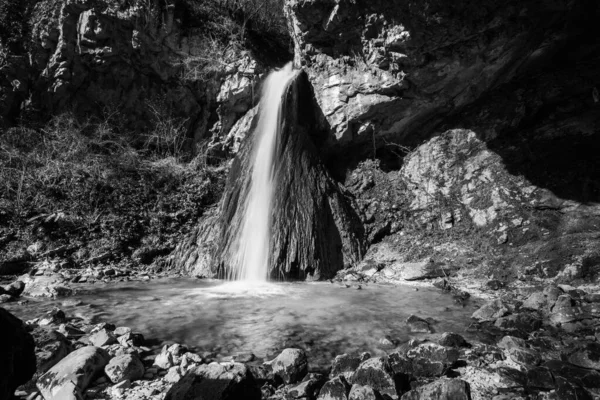 Pek Suyu Siyah Beyaz Şelaleler Friuli — Stok fotoğraf