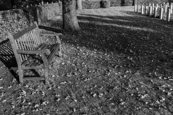 イタリアのウディネにある戦争墓地の白黒写真 — ストック写真